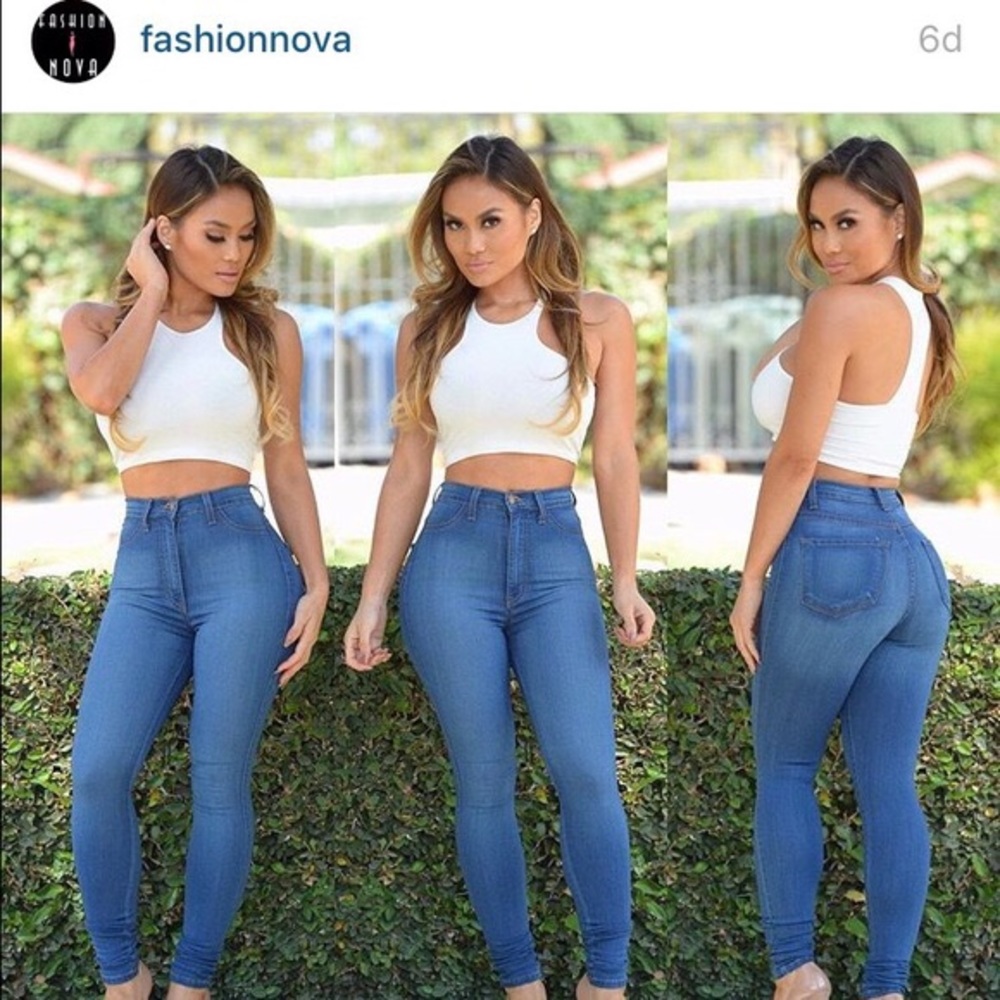 Fashion Nova High Waist Classic - Medium Wash